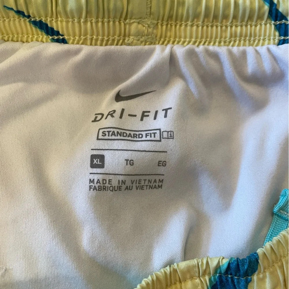 Nike Dri-Fit Standard Fit yellow shorts girls size XL - Picture 3 of 4